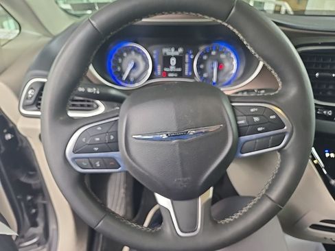 Used 2023 Chrysler Voyager LX FWD image 5