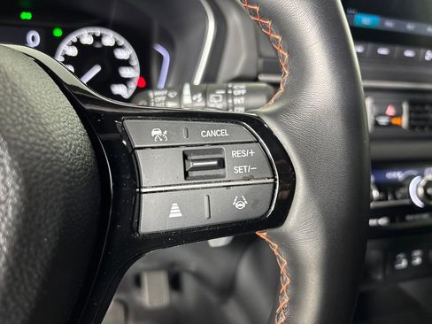 Used 2025 Honda Pilot Sport image 16