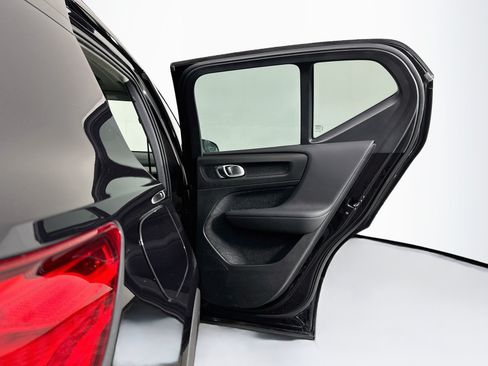 Used 2025 Volvo XC40 B5 Plus AWD/4WD image 32