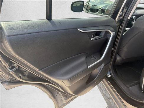 Used 2021 Toyota RAV4 XLE FWD image 18