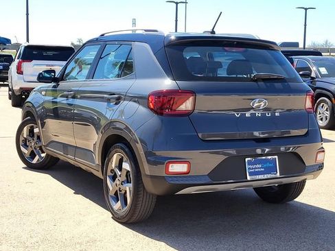 Certified 2024 Hyundai Venue Limited image 3