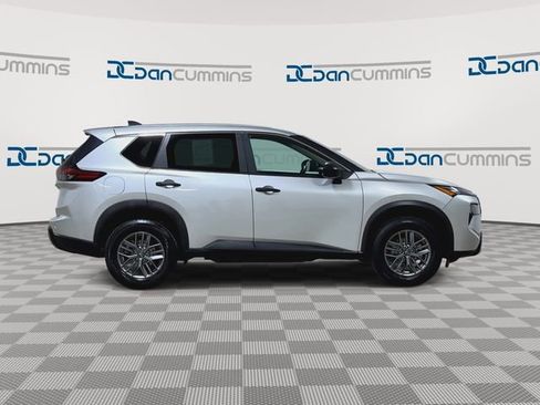 Used 2024 Nissan Rogue S AWD/4WD image 9