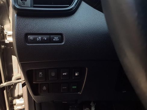 Used 2018 Nissan Rogue SL FWD image 15