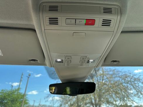 Used 2022 Volkswagen Tiguan SE image 25