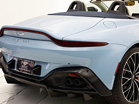 Used 2022 Aston Martin V8 Vantage Roadster RWD image 11