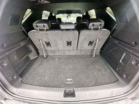 Used 2025 Chevrolet Traverse LT image 18