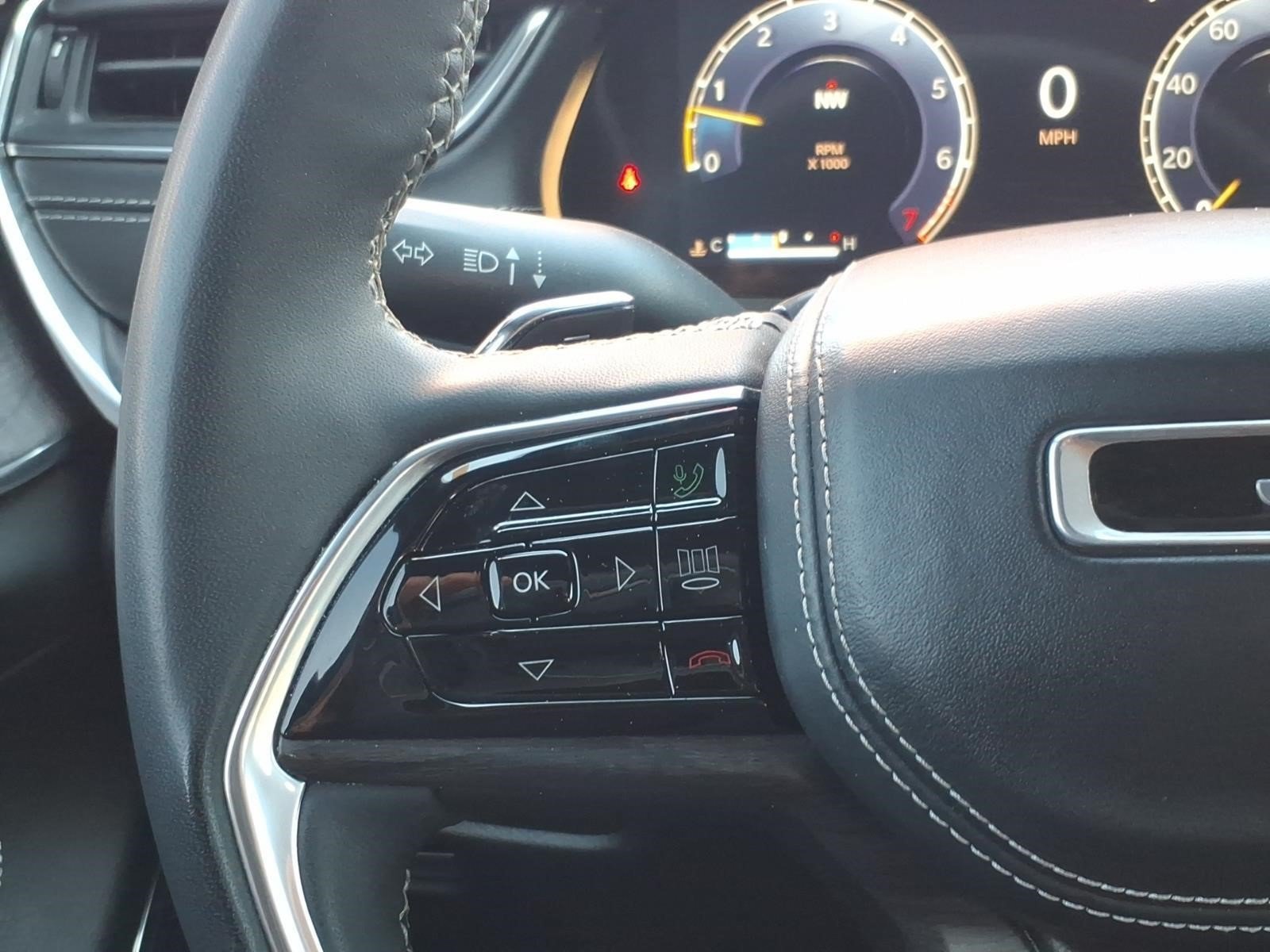 Used 2023 Jeep Grand Cherokee Overland AWD/4WD image 16