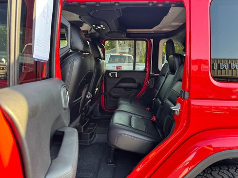 Used 2021 Jeep Wrangler Unlimited Sahara image 12