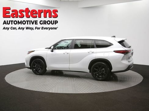 Used 2023 Toyota Highlander LE image 61