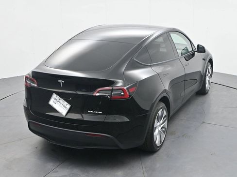 Used 2023 Tesla Model Y Long Range AWD/4WD image 24