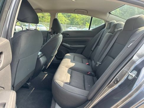 Used 2025 Nissan Altima 2.5 SV FWD image 14