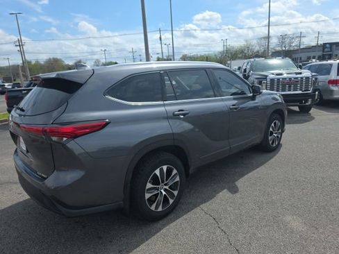 Certified 2020 Toyota Highlander XLE image 5