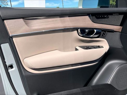 New 2027 Volvo XC90 B6 Plus AWD/4WD image 23