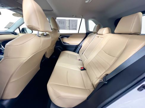 Used 2019 Toyota RAV4 XLE Premium FWD image 28
