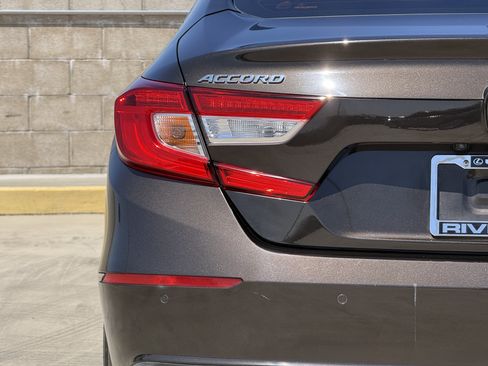 Used 2018 Honda Accord Touring image 14