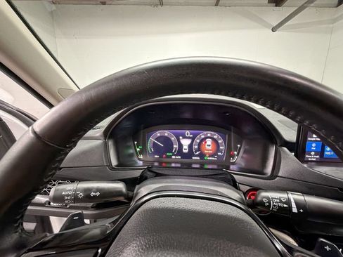 Used 2024 Honda Accord Touring image 11