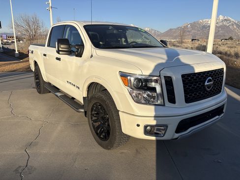 Used 2018 Nissan Titan PRO-4X w/ Pro-4x Convenience Package image 7