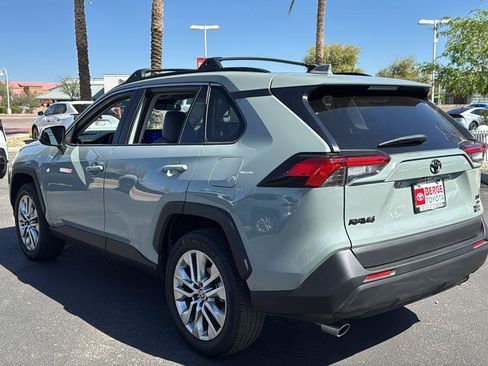 Used 2023 Toyota RAV4 XLE Premium image 5