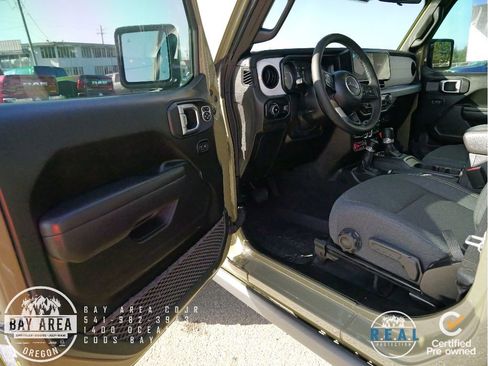 Used 2025 Jeep Wrangler Sport image 11