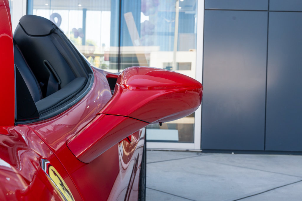Used 2018 Ferrari 488 Spider RWD image 11