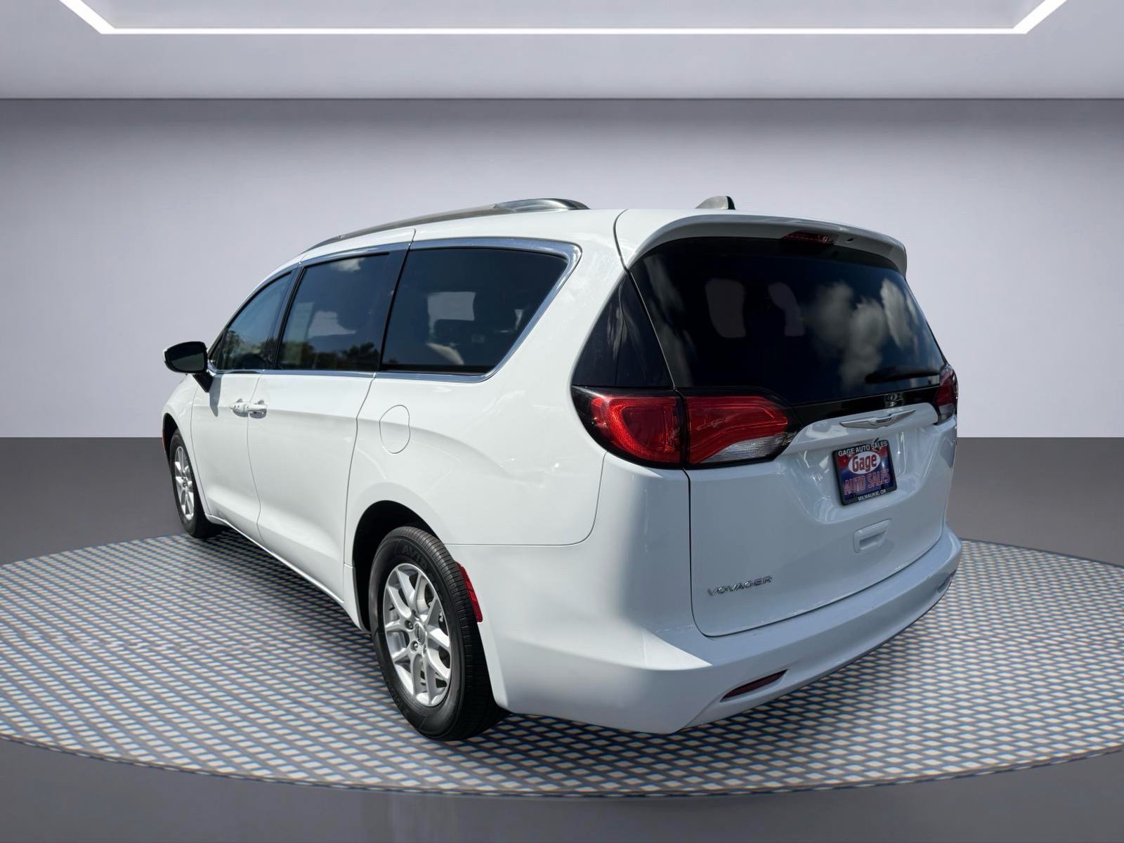 Used 2021 Chrysler Voyager Lxi FWD image 4