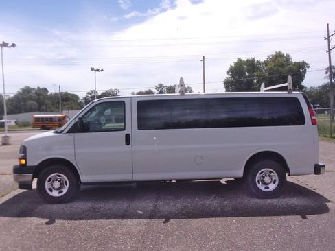 Used 2019 Chevrolet Express 3500 LT w/ LT Preferred Equipment Group RWD image 4