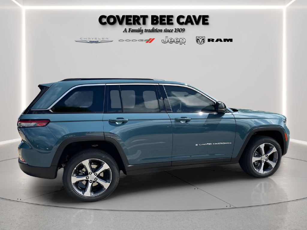New 2026 Jeep Grand Cherokee Limited w/ Luxury Tech Group II RWD image 15