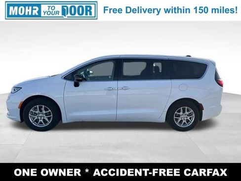 Used 2024 Chrysler Pacifica Touring-L image 8