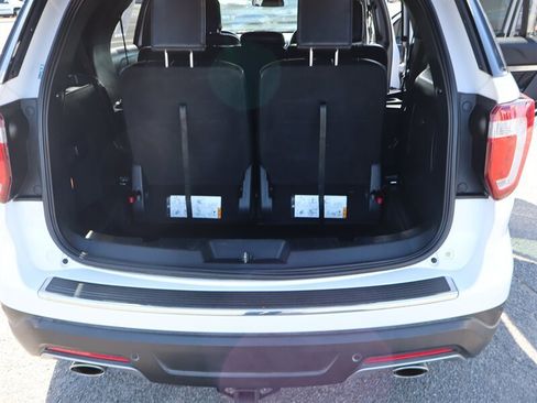 Used 2018 Ford Explorer XLT w/ Equipment Group 202A AWD/4WD image 13