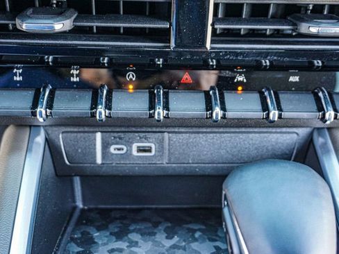 Used 2023 Chevrolet Colorado ZR2 image 38