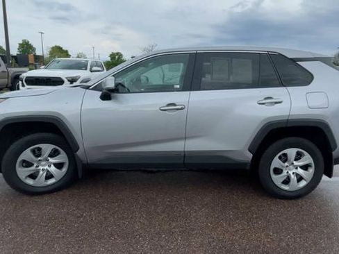 Used 2023 Toyota RAV4 LE AWD/4WD image 5
