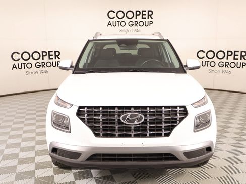 Used 2025 Hyundai Venue SEL FWD image 8