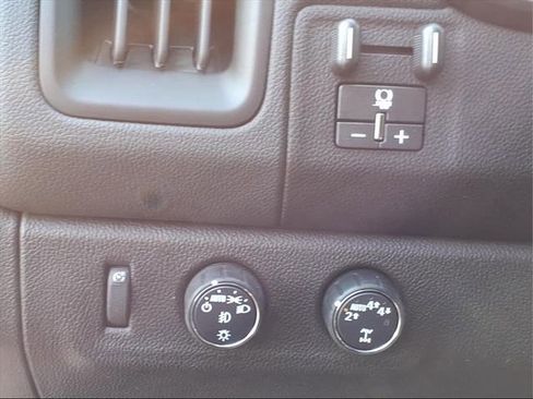 Used 2022 Chevrolet Colorado LT w/ LT Convenience Package image 14