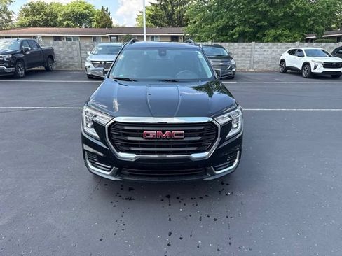 Used 2023 GMC Terrain SLE w/ Driver Convenience Package AWD/4WD image 3