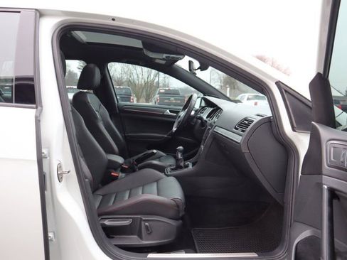 Used 2019 Volkswagen GTI SE image 21