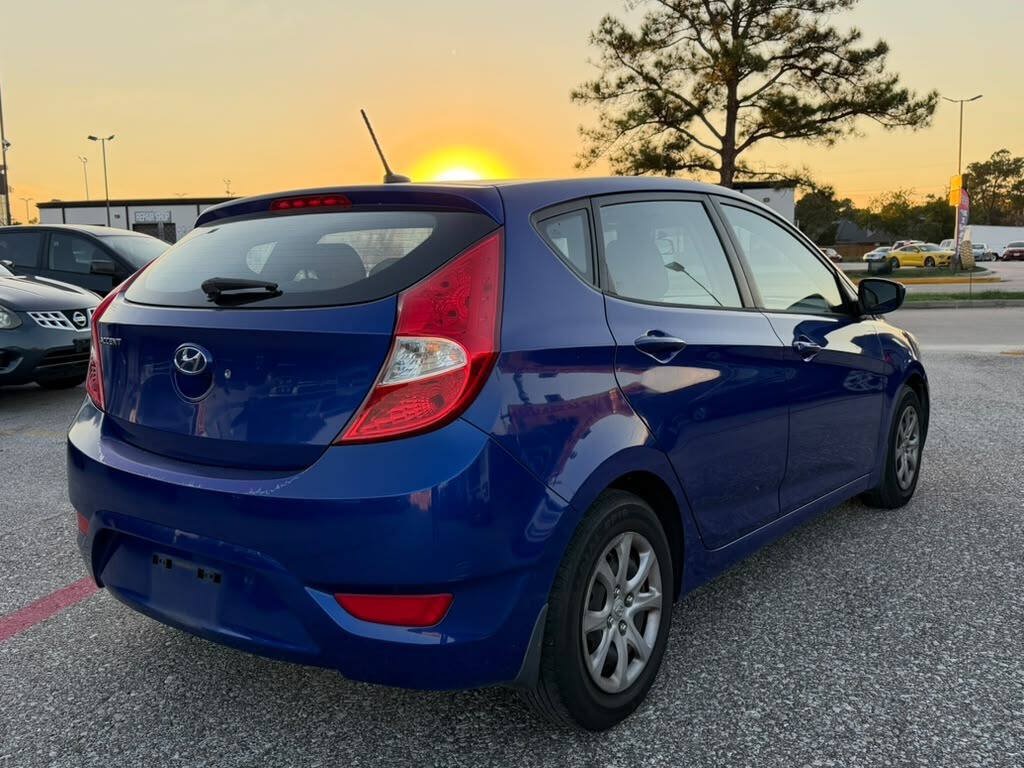 Used 2012 Hyundai Accent GS FWD image 9