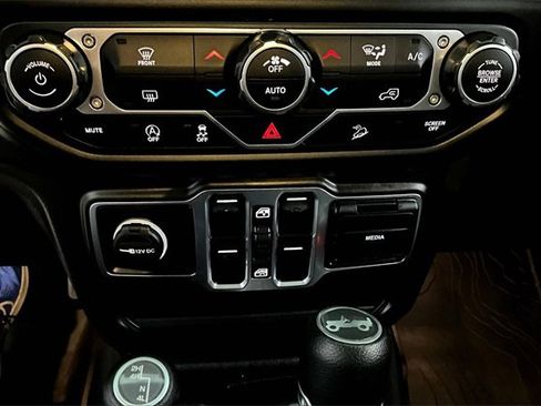 Used 2020 Jeep Wrangler Unlimited Sahara w/ Uconnect 4C Nav & Sound Group image 23