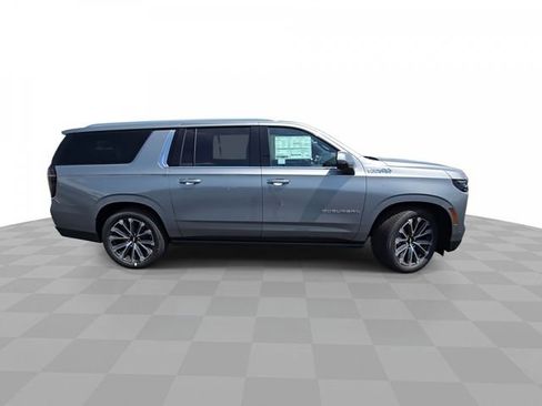 New 2025 Chevrolet Suburban High Country image 9