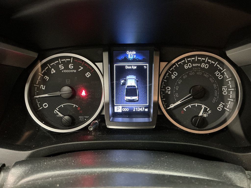 Used 2022 Toyota Tacoma SR5 w/ Black Out Package (TMS) AWD/4WD image 14