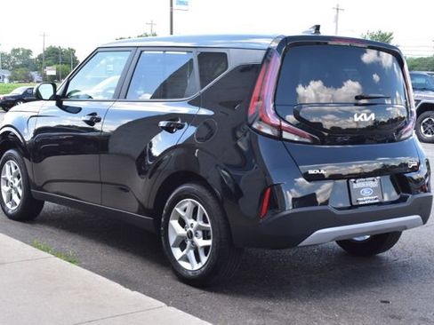 Used 2025 Kia Soul LX FWD image 13