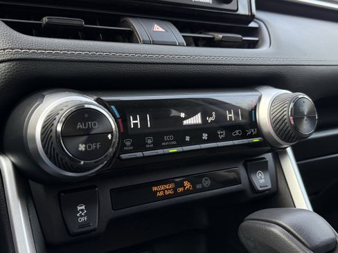 Used 2020 Toyota RAV4 XLE image 19