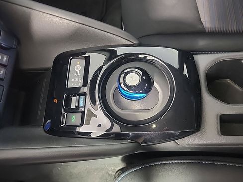 Used 2022 Nissan Leaf SV FWD image 30