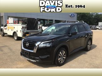 Used 2024 Nissan Pathfinder SL FWD video 1