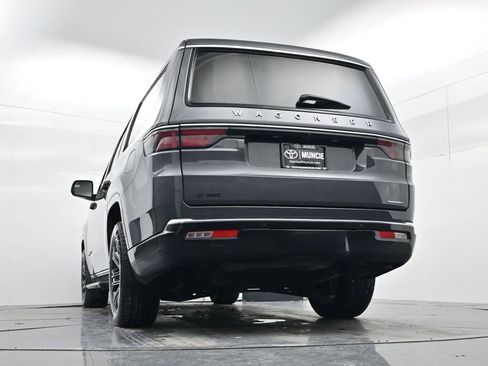 Used 2024 Jeep Wagoneer Series II image 40