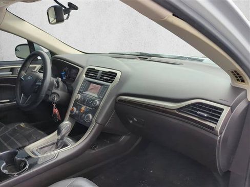 Used 2014 Ford Fusion SE w/ Equipment Group 202A FWD image 18