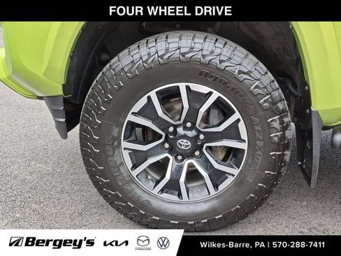 Used 2023 Toyota Tacoma TRD Sport w/ Black Out Package (TMS) AWD/4WD image 12