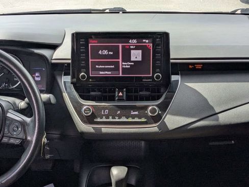 Used 2022 Toyota Corolla LE FWD image 15