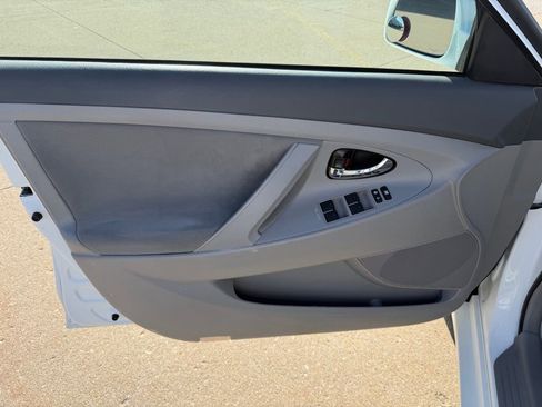 Used 2011 Toyota Camry LE image 9