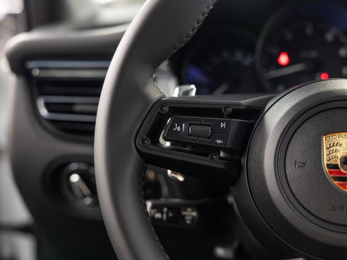 Certified 2026 Porsche Macan AWD/4WD image 41