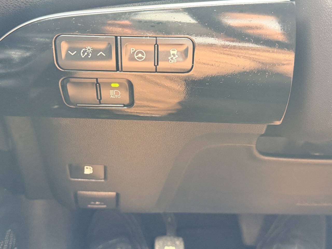 Used 2022 Toyota Prius LE FWD image 38